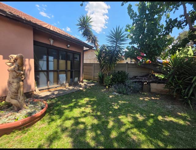3 BEDROOM HOUSE FOR SALE IN VANDERBIJLPARK SE 2